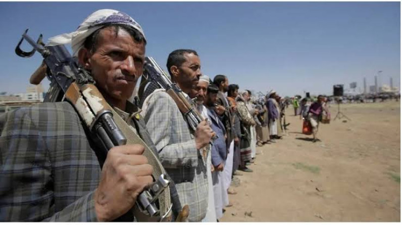 الحوثيون: ضربنا سفينة إسرائيلية بصاروخ باليستي